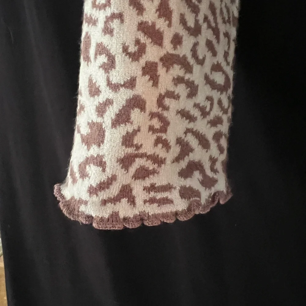 Sweater - Picture 2 of 8